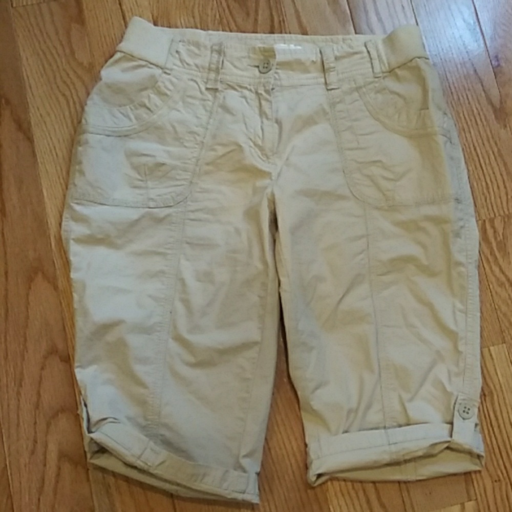 Chico's size 00, XS capris tan